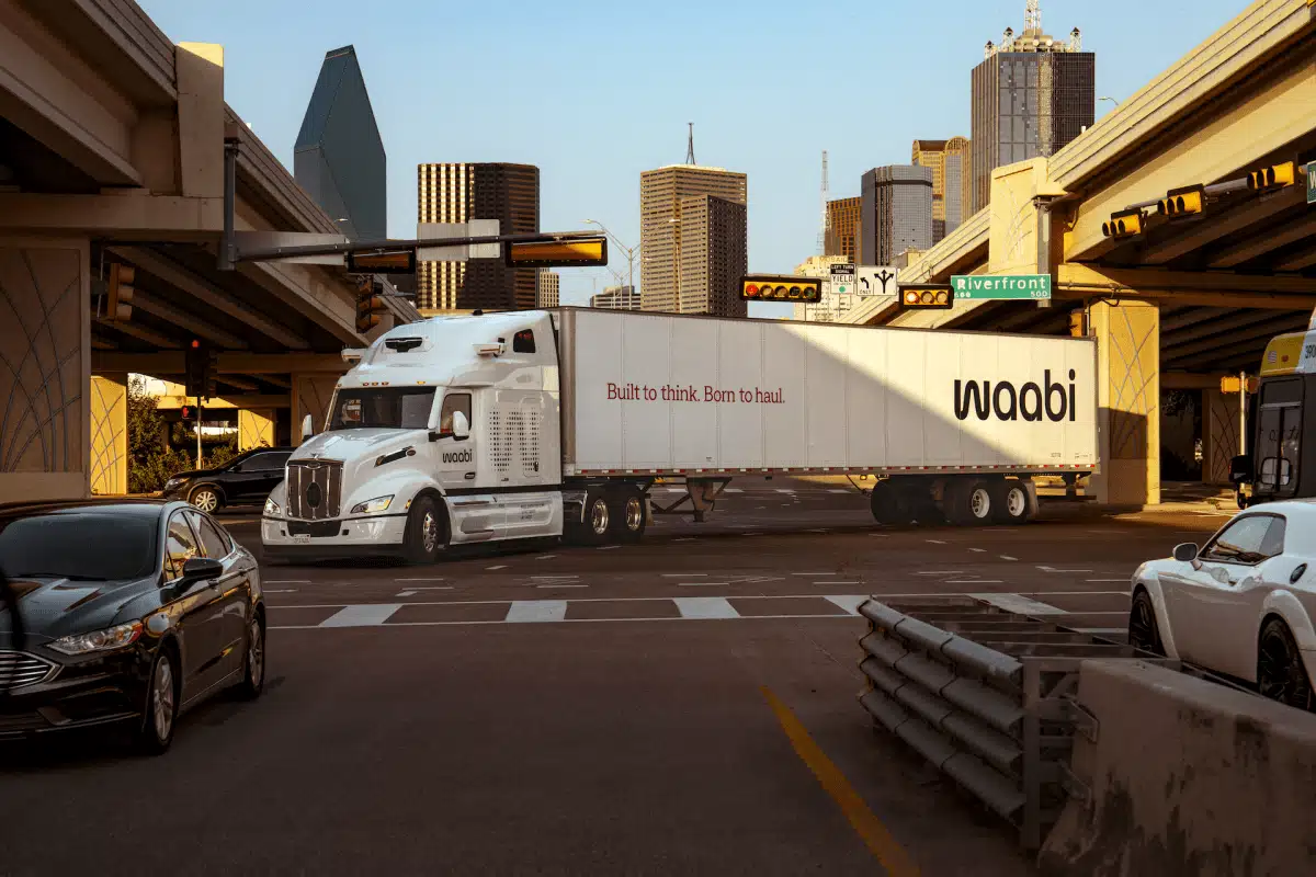 Waabi完成10亿美元融资 与Uber合作部署25000辆机器人出租车