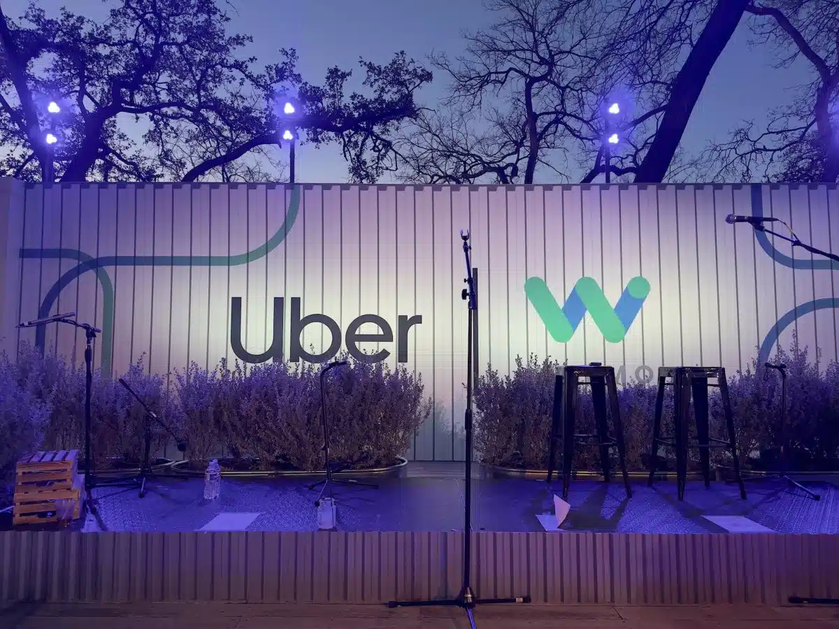 华盛顿机器人出租车规则之争激化,Uber与Waymo各持己见